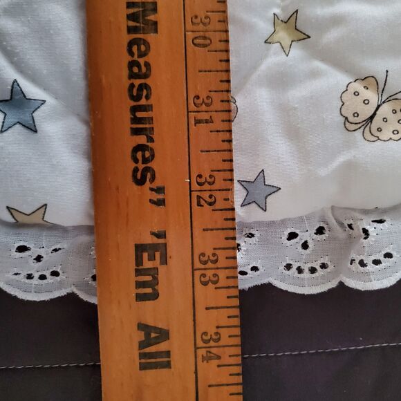 1986 Precious Moments Boy w/ Teddy Bear Quilted Crib Comforter Eyelet Trim 42x33 - Picture 7 of 8